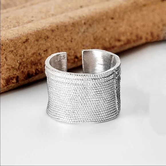 - Retro Textured 925 Sterling Silver Wide Band Ring - Picture 7 of 13